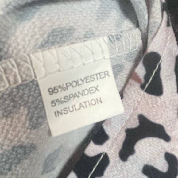 Leopard Print Buttoned Down Collared Dress Blouse. Size Medium - Picture 5 of 5